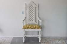 Vintage Mustard Gate Queen’s Chair